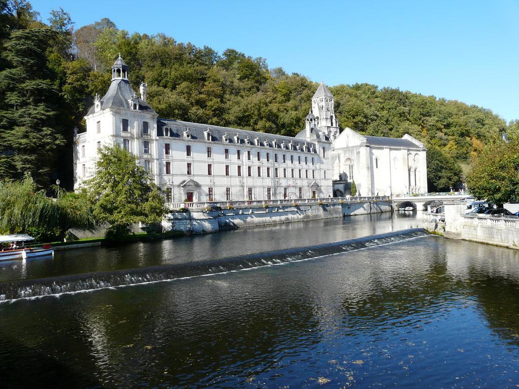 Le Patio Chambres Et Tables D'Hotes La Tour-Blanche Exterior foto