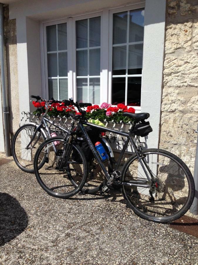 Le Patio Chambres Et Tables D'Hotes La Tour-Blanche Exterior foto